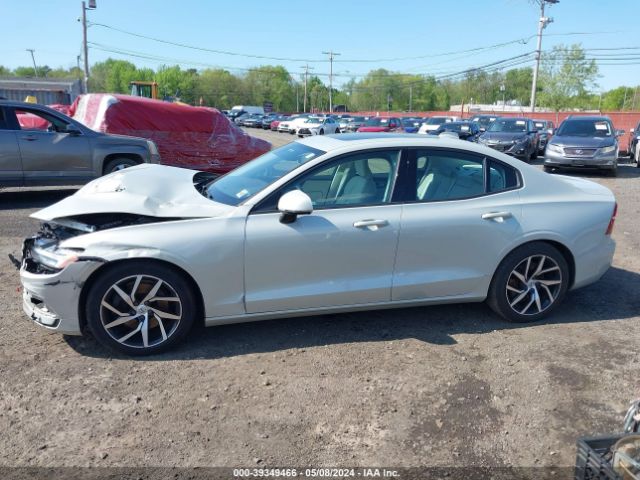 7JR102FK6LG043702 Volvo S60 T5 Momentum