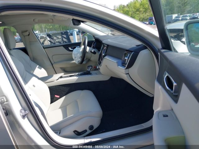 7JR102FK6LG043702 Volvo S60 T5 Momentum