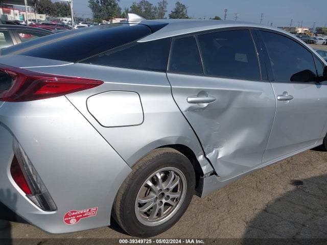 Toyota Prius Prime Plus 2017 JTDKARFP4H3011530 Image 6