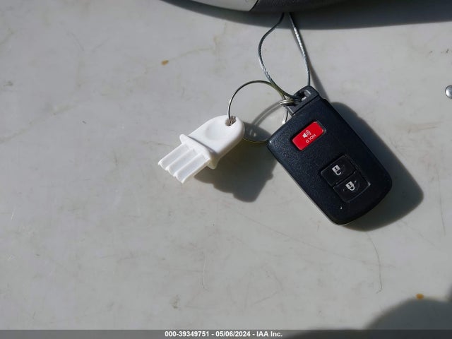 Toyota Prius C Three 2016 JTDKDTB3XG1116316 Image 11