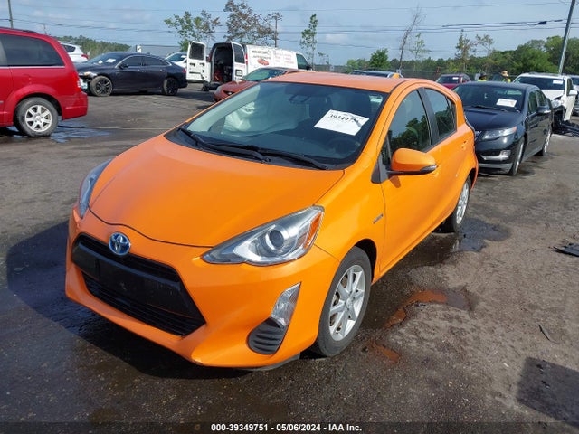 Toyota Prius C Three 2016 JTDKDTB3XG1116316 Image 2