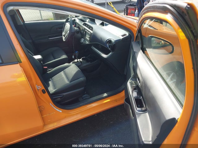 Toyota Prius C Three 2016 JTDKDTB3XG1116316 Image 5