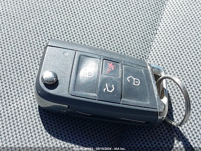 WVWKP7AU3GW910893 Volkswagen E-golf Se