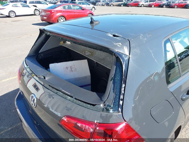 WVWKP7AU3GW910893 Volkswagen E-golf Se