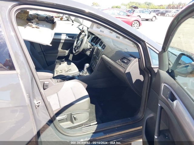 WVWKP7AU3GW910893 Volkswagen E-golf Se