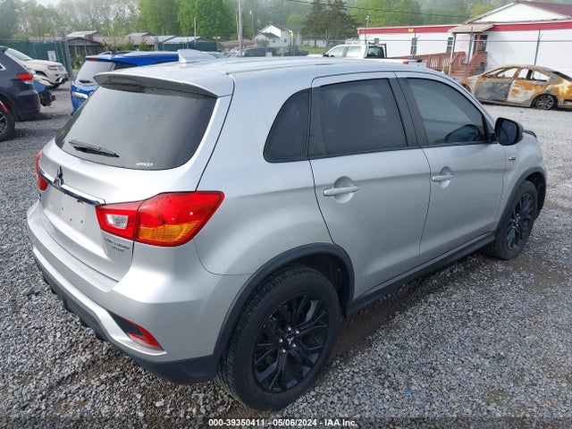 JA4AR3AU5JZ021771 Mitsubishi Outlander Sport 2.0 Le