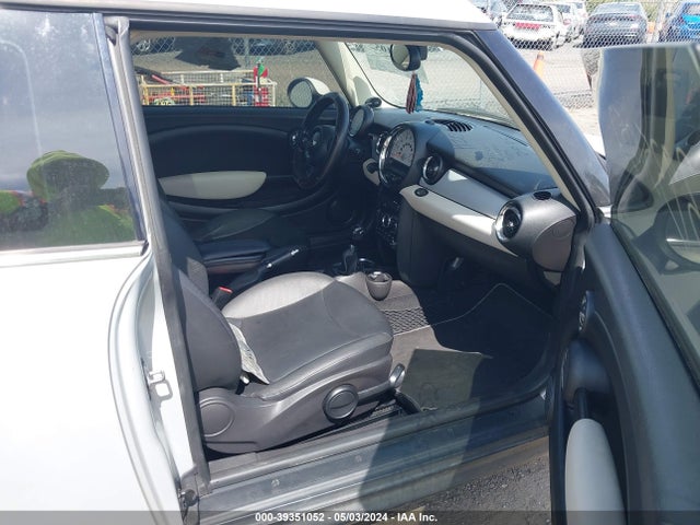 2012 MINI COOPER CLUBMAN WMWZF3C58CT190080 Photo 4