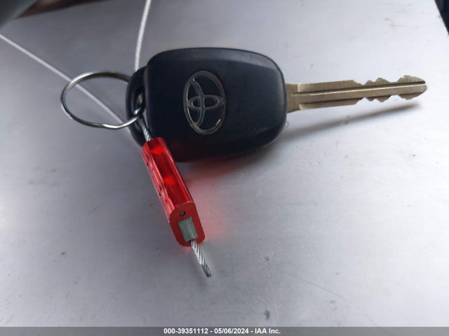 Toyota RAV4 LE 2018 JTMZFREV4JJ195336 Image 11