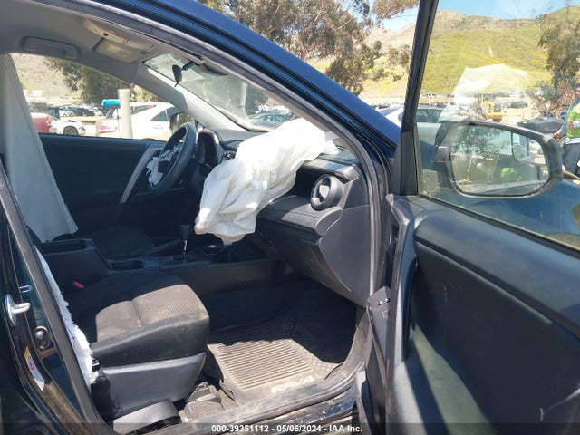 Toyota RAV4 LE 2018 JTMZFREV4JJ195336 Image 5