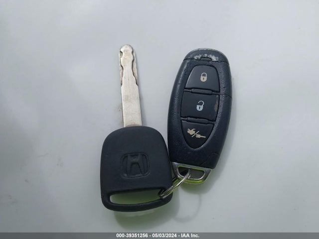 39351256 :رقم المزاد ، JHMGE8H25AS013092 vin ، 2010 Honda Fit مزاد بيع