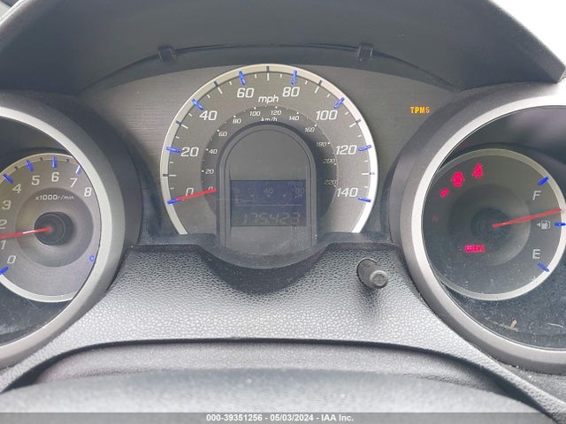 39351256 :رقم المزاد ، JHMGE8H25AS013092 vin ، 2010 Honda Fit مزاد بيع