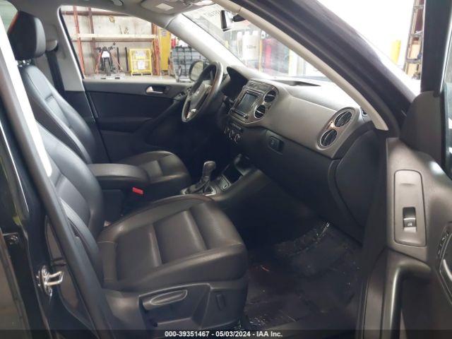 WVGBV7AX3GW563948 Volkswagen TIGUAN SE