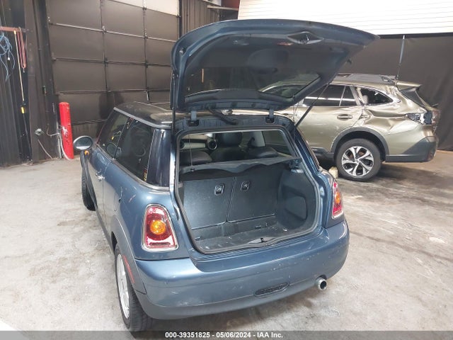 2009 MINI COOPER WMWMF33599TW78165 Photo 2
