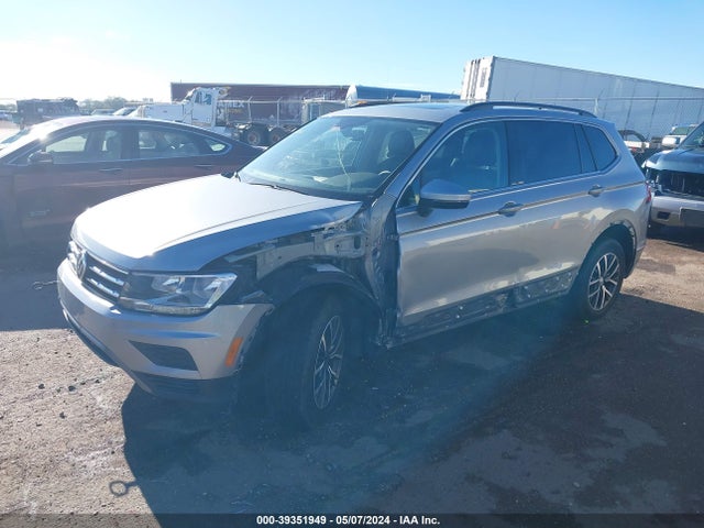 3VV2B7AX7LM010664 Volkswagen Tiguan 2.0t Se/2.0t Se R-line Black/2.0t Sel