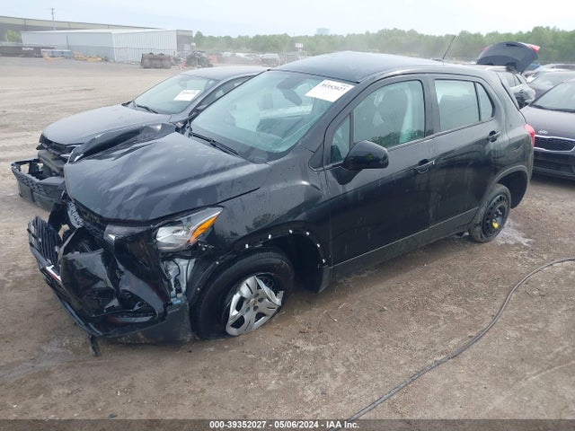 Chevrolet TRAX LS 2018 3GNCJKSB2JL410699 Image 2