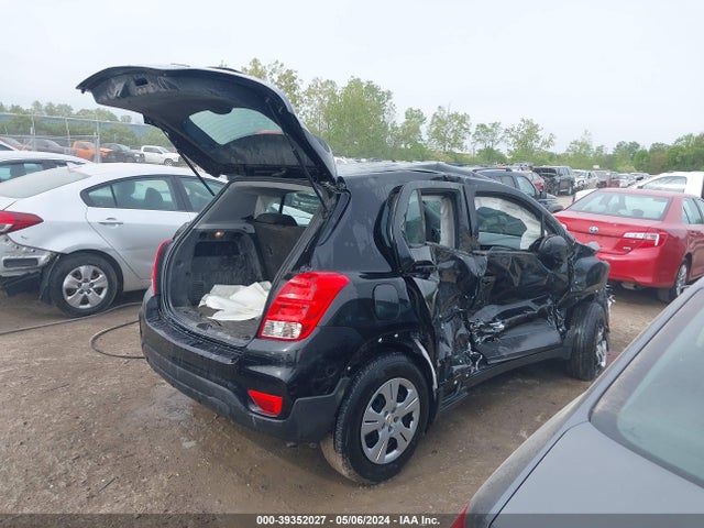 Chevrolet TRAX LS 2018 3GNCJKSB2JL410699 Image 4