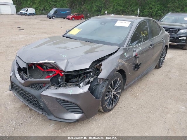 Toyota CAMRY SE 2018 4T1B11HK9JU554855 Image 2