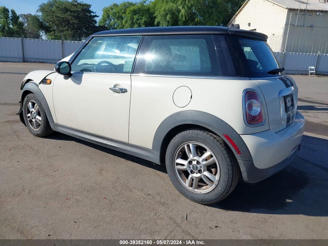 2012 MINI COOPER WMWSU3C5XCT261349 Photo 2