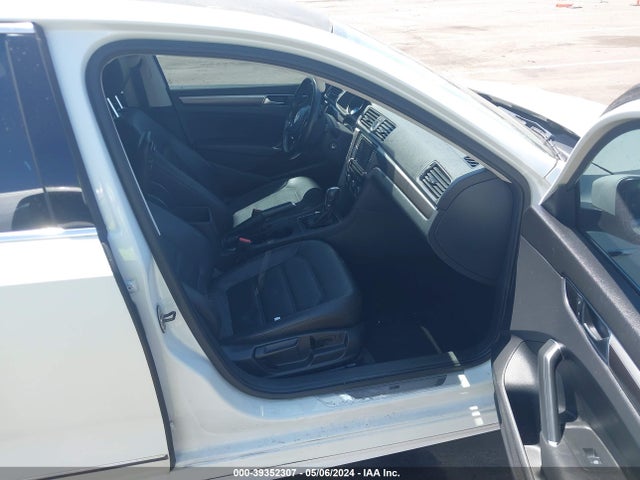 1VWDT7A36HC021789 Volkswagen Passat 1.8t R-line
