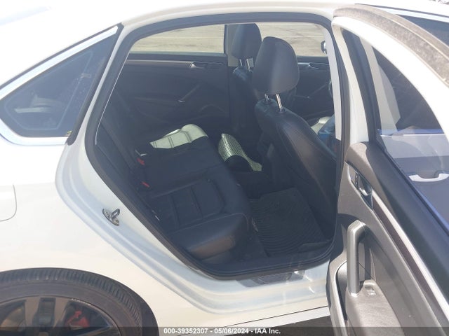 1VWDT7A36HC021789 Volkswagen Passat 1.8t R-line