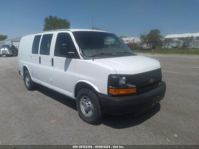 Chevrolet Express 2500 Work Van 2014 1GCWGFCA6E1135398 main image