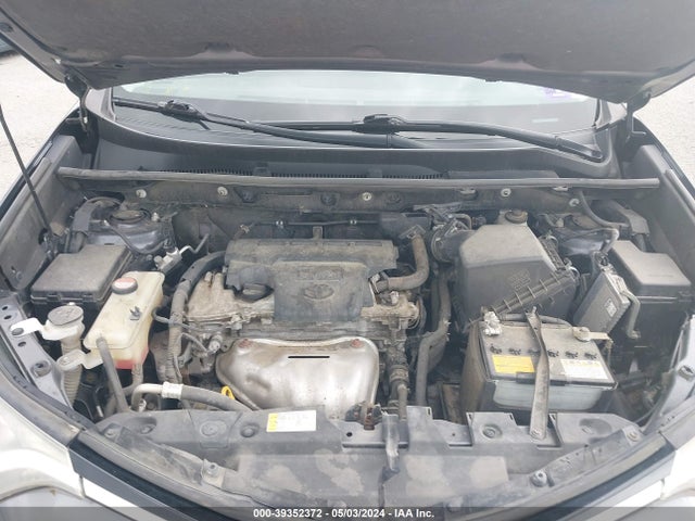 Toyota RAV4 LE 2016 JTMBFREV8GD184946 Image 10