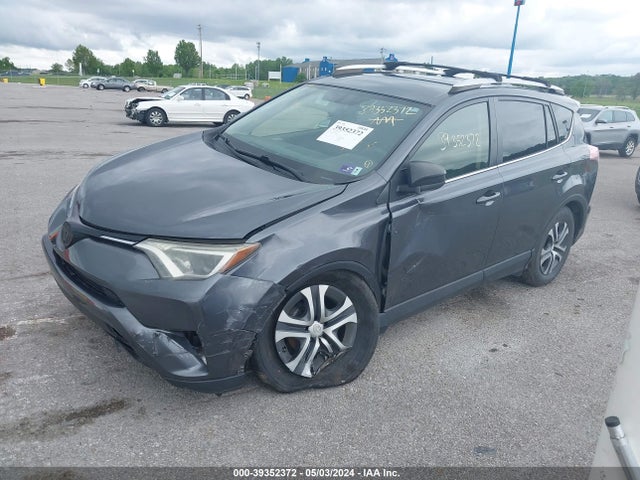 Toyota RAV4 LE 2016 JTMBFREV8GD184946 Image 2