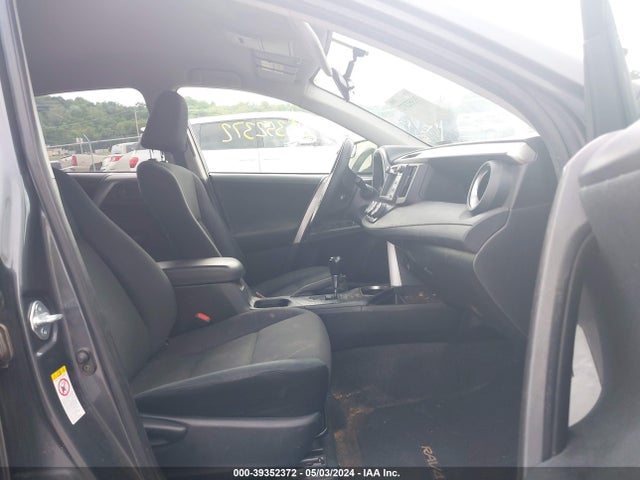 Toyota RAV4 LE 2016 JTMBFREV8GD184946 Image 5
