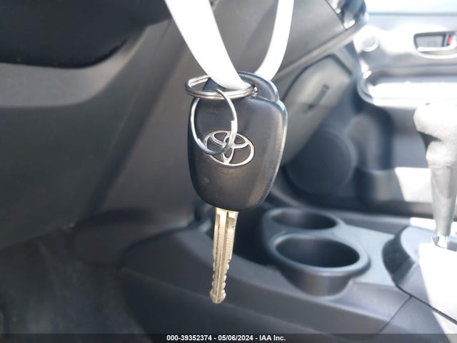 Toyota Prius C One 2015 JTDKDTB3XF1097510 Image 11