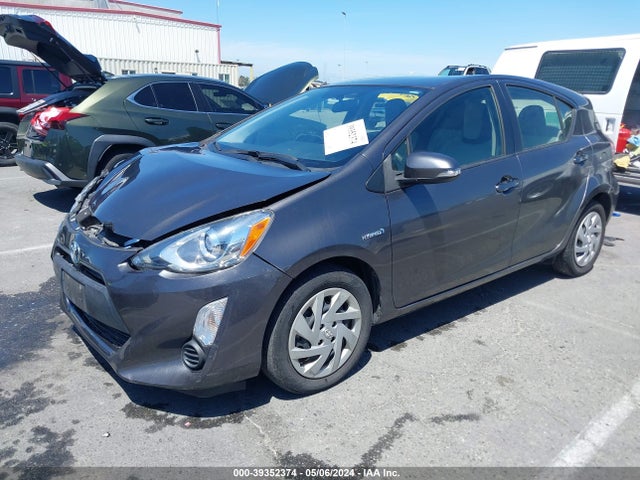 Toyota Prius C One 2015 JTDKDTB3XF1097510 Image 2