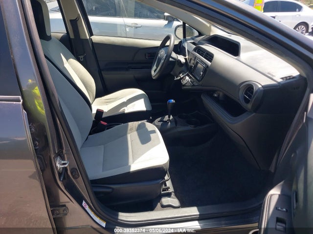 Toyota Prius C One 2015 JTDKDTB3XF1097510 Image 5