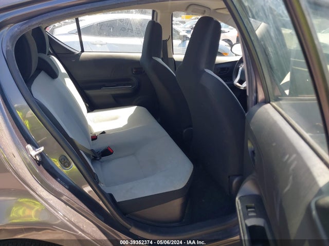 Toyota Prius C One 2015 JTDKDTB3XF1097510 Image 8