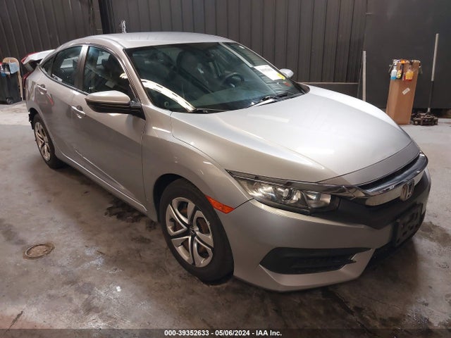 Honda Civic Lx 2018 19XFC2F53JE204087 zdjęcie główne