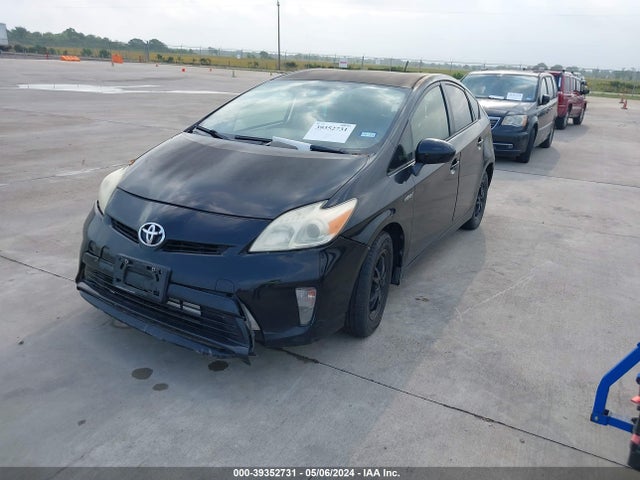 Toyota Prius Two 2014 JTDKN3DU2E1749070 Image 2