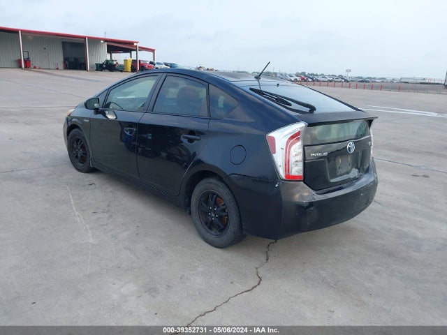 Toyota Prius Two 2014 JTDKN3DU2E1749070 Image 3