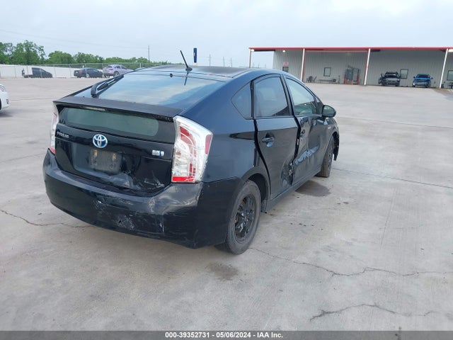 Toyota Prius Two 2014 JTDKN3DU2E1749070 Image 4