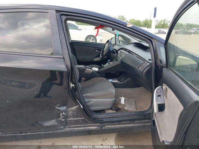 Toyota Prius Two 2014 JTDKN3DU2E1749070 Image 5