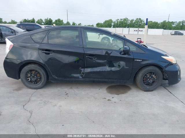 Toyota Prius Two 2014 JTDKN3DU2E1749070 Image 6