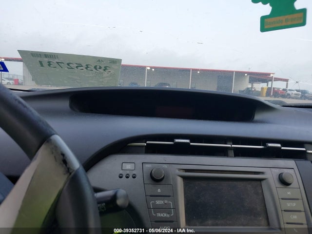 Toyota Prius Two 2014 JTDKN3DU2E1749070 Image 7