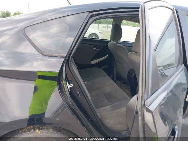 Toyota Prius Two 2014 JTDKN3DU2E1749070 Image 8