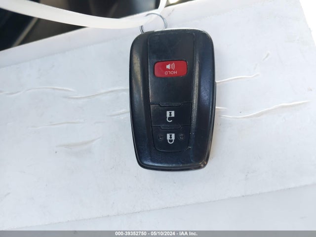 Toyota Prius Two Eco 2016 JTDKARFU6G3001733 Image 11