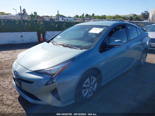 Toyota Prius Two Eco 2016 JTDKARFU6G3001733 Image 2