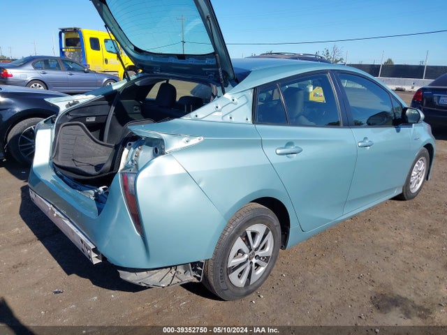 Toyota Prius Two Eco 2016 JTDKARFU6G3001733 Image 4