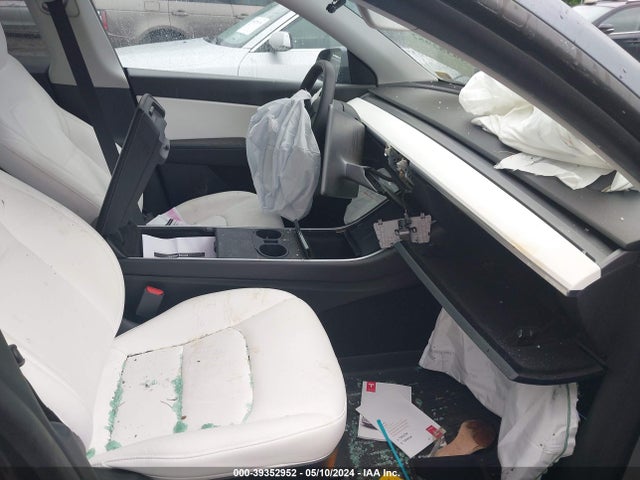2020 TESLA MODEL Y 5YJYGDEE8LF032663 Photo 4
