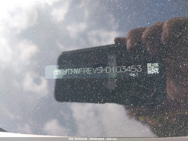 Toyota Rav4 Xle 2017 JTMWFREV5HD103453 Image 9