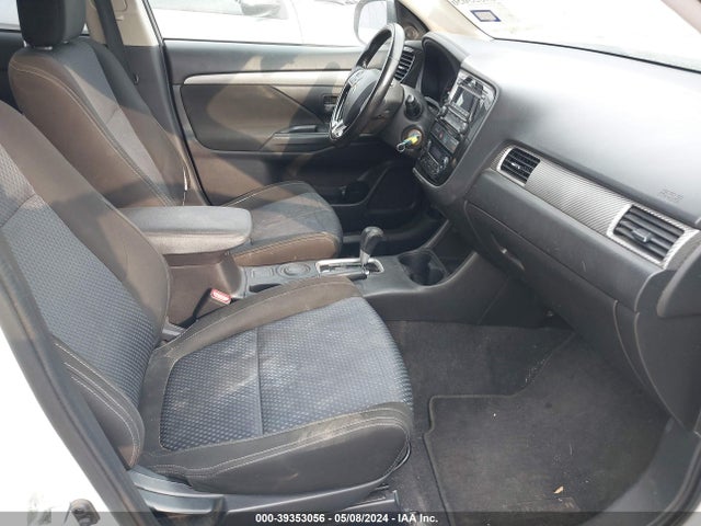 JA4AD2A35GZ016711 Mitsubishi Outlander Es