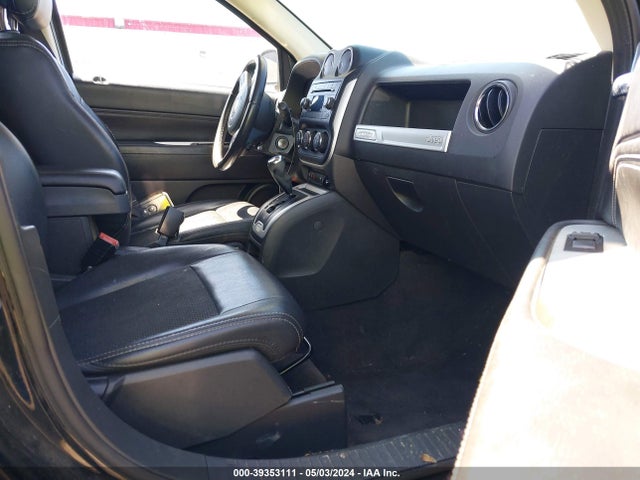 1C4NJCEB4HD162992 Jeep Compass Latitude Fwd