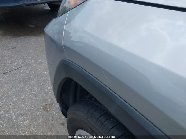 Toyota RAV4 LE 2019 JTMH1RFVXKD005533 Image 6