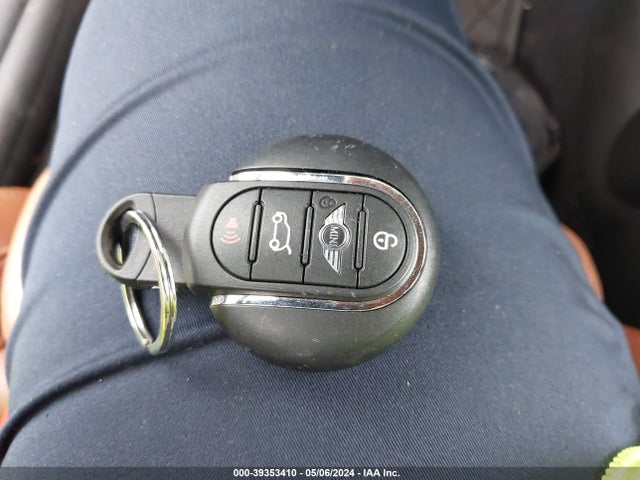 2017 MINI CONVERTIBLE WMWWH9C36H3A78287 Photo 10