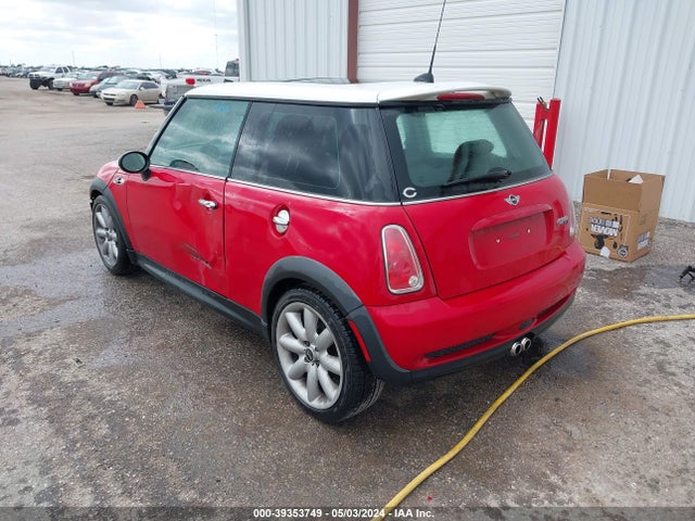 2006 MINI COOPER S WMWRE33586TJ35748 Photo 2